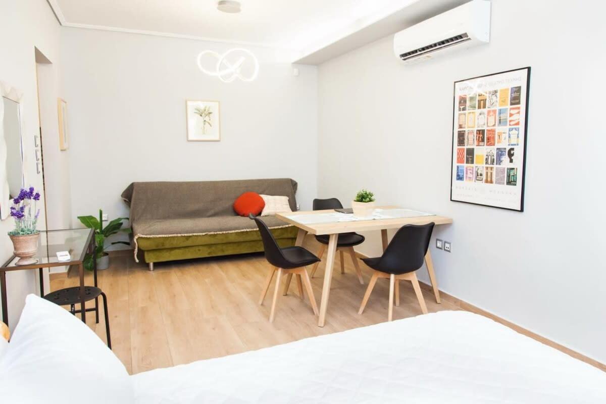 Contemporary And Chic Apartment In Central Афіни Екстер'єр фото